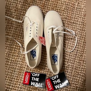 NWT Vans Authentic Lo Pro - White